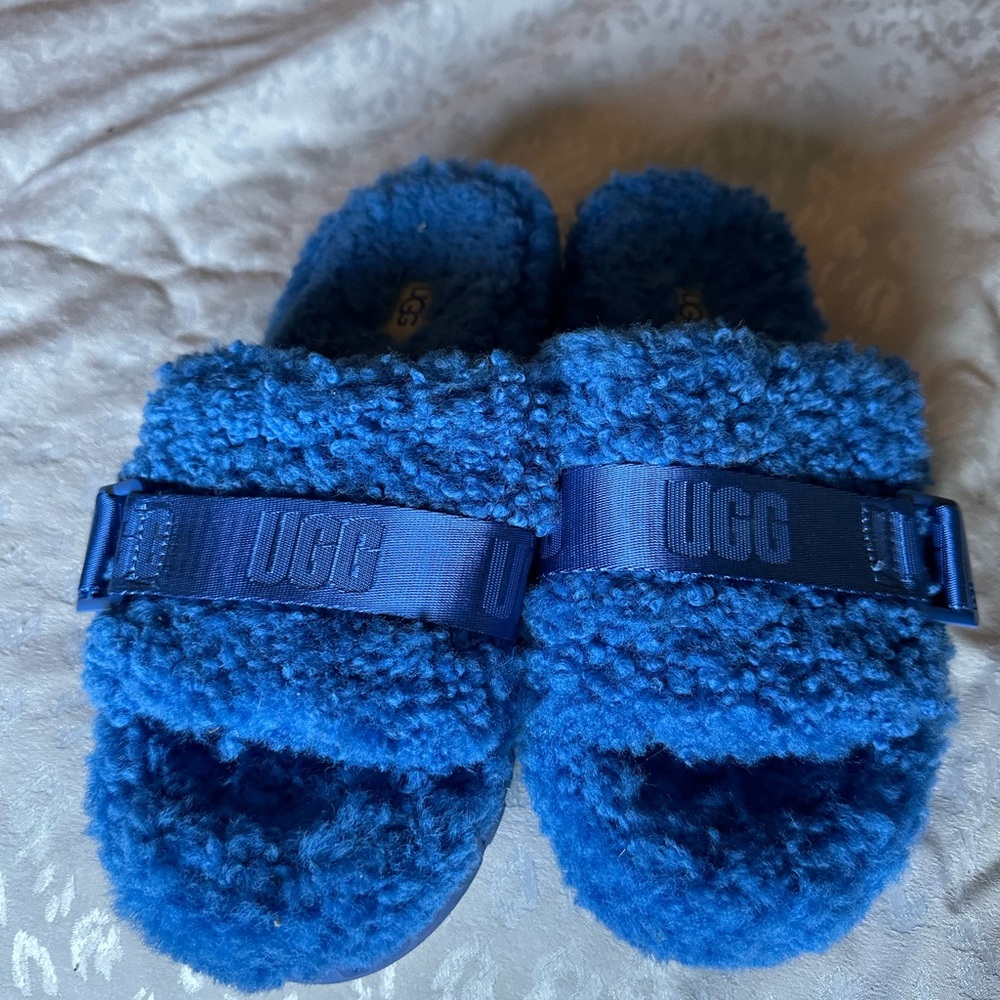 UGG platform royal blue filfitta slide